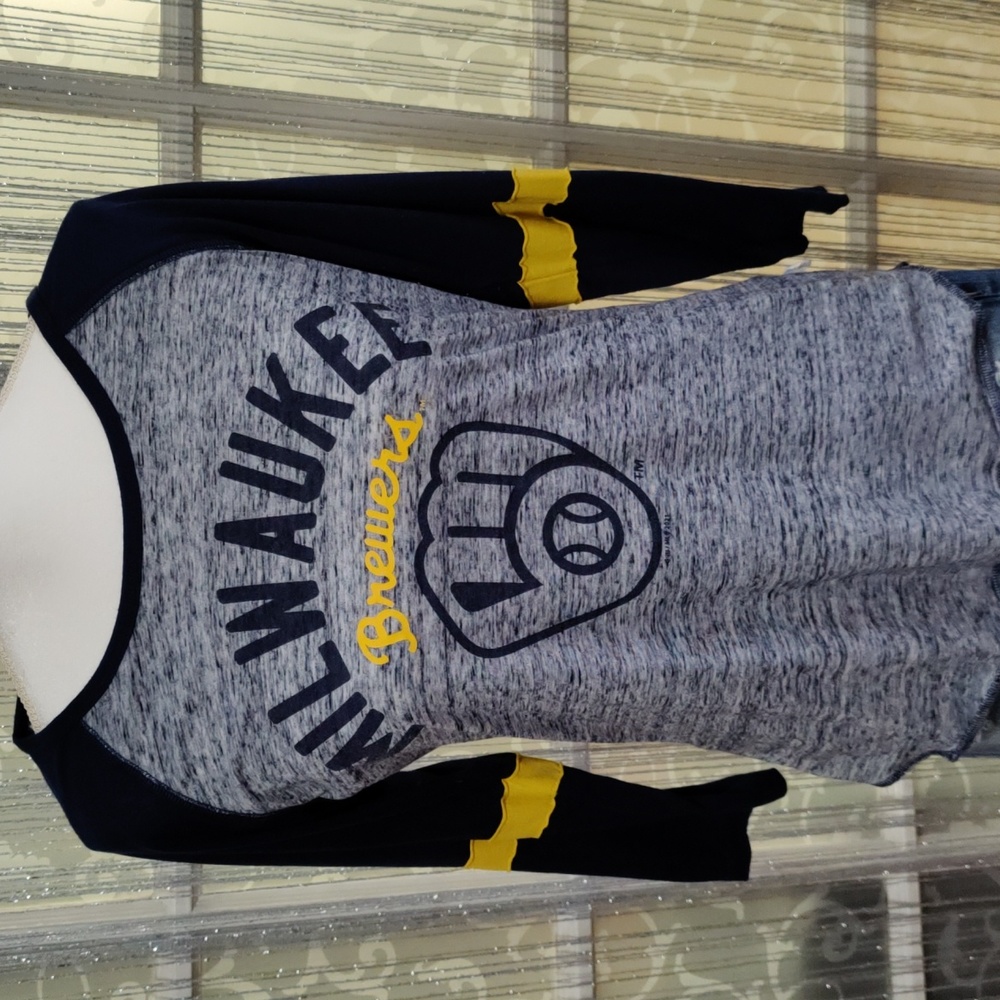 This Milwaukee Brewers top has 3/4 sleeves navy blue yellow and light blue